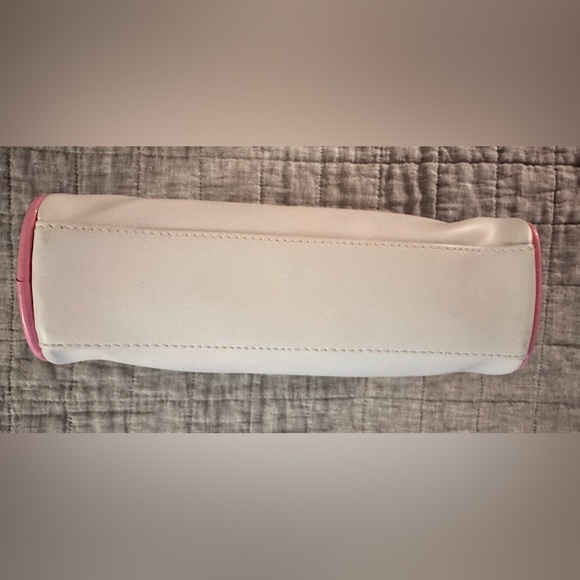 Chanel Makeup Bag! Y2K!! White🤍 and Pink🩷 - Picture 6 of 13